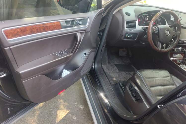 Used Volkswagen Touareg 2014 3.0 TSI New Edition Driver Seat