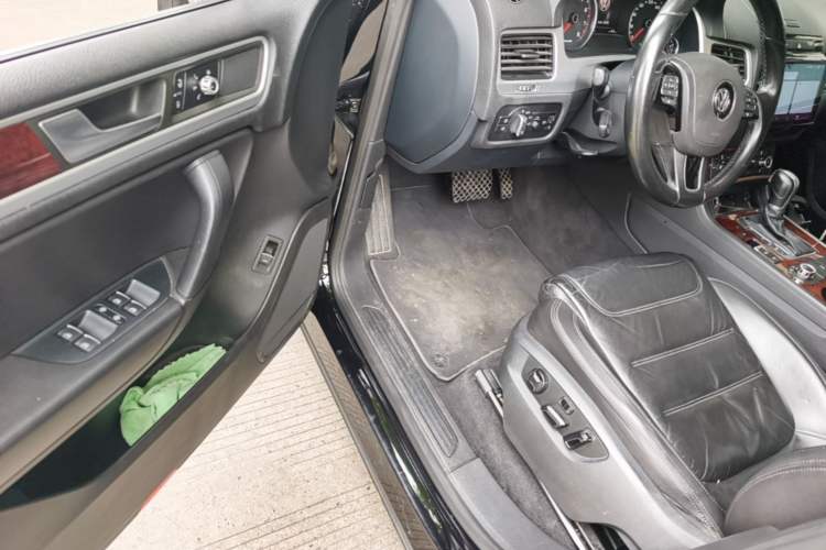 Used Volkswagen Touareg 2014 3.0 TSI New Edition Driver Seat