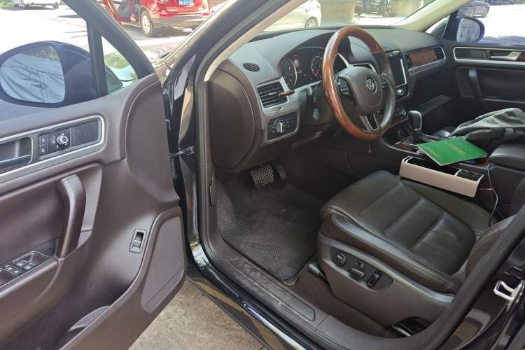 Used Volkswagen Touareg 2014 3.0 TSI New Edition Driver Seat