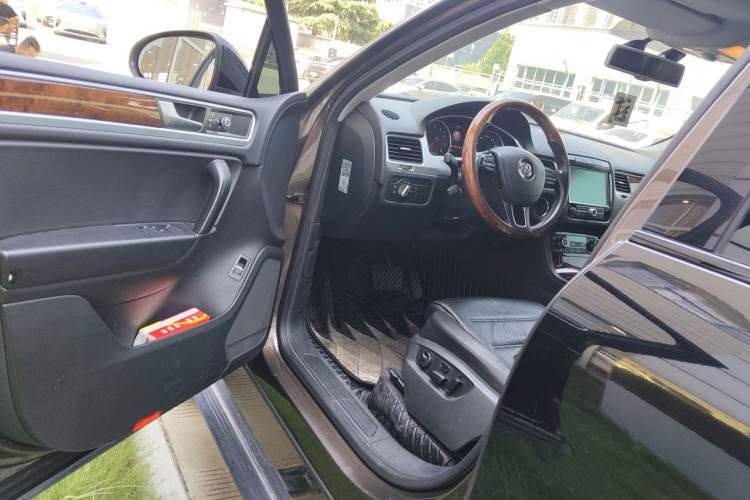 Used Volkswagen Touareg 2014 3.0 TSI New Edition Driver Seat