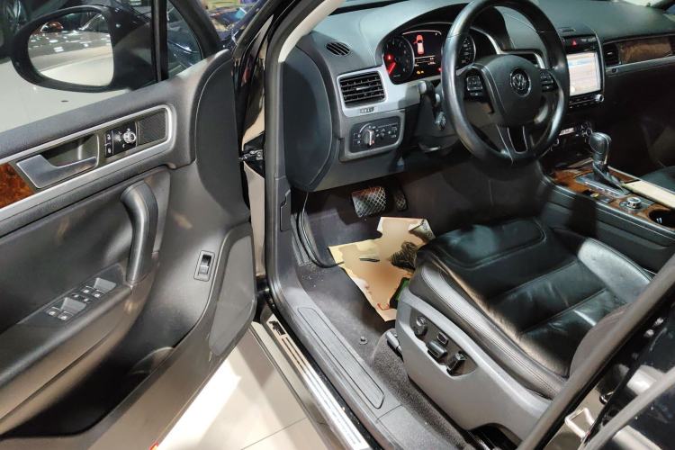Used Volkswagen Touareg 2014 3.0 TSI New Edition Driver Seat