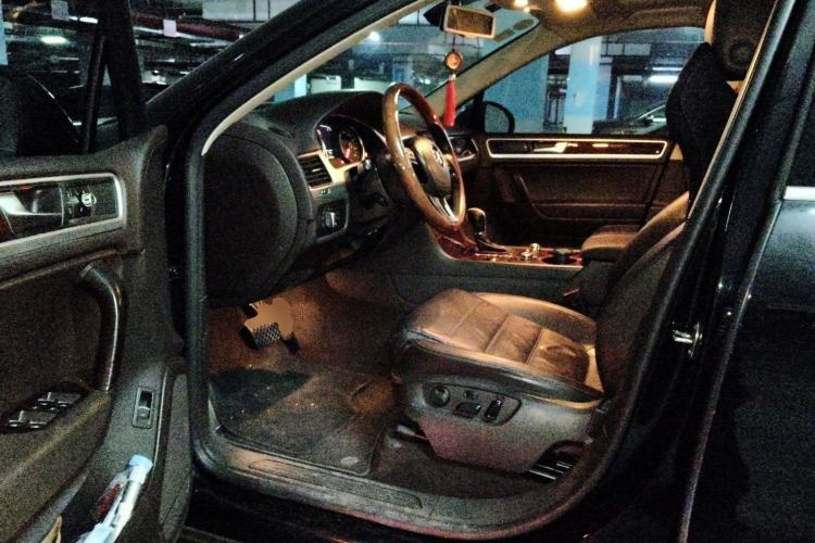 Used Volkswagen Touareg 2014 3.0 TSI New Edition Driver Seat
