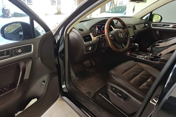 Used Volkswagen Touareg 2014 3.0 TSI New Edition Driver Seat