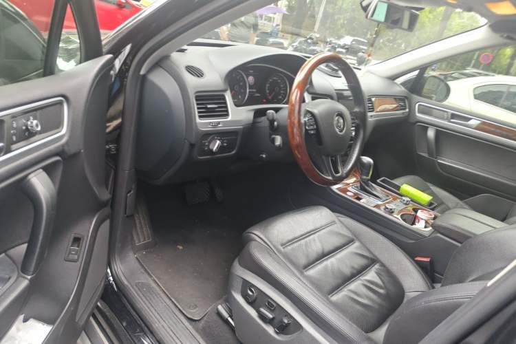 Used Volkswagen Touareg 2014 3.0 TSI Black Explorer Driver Seat
