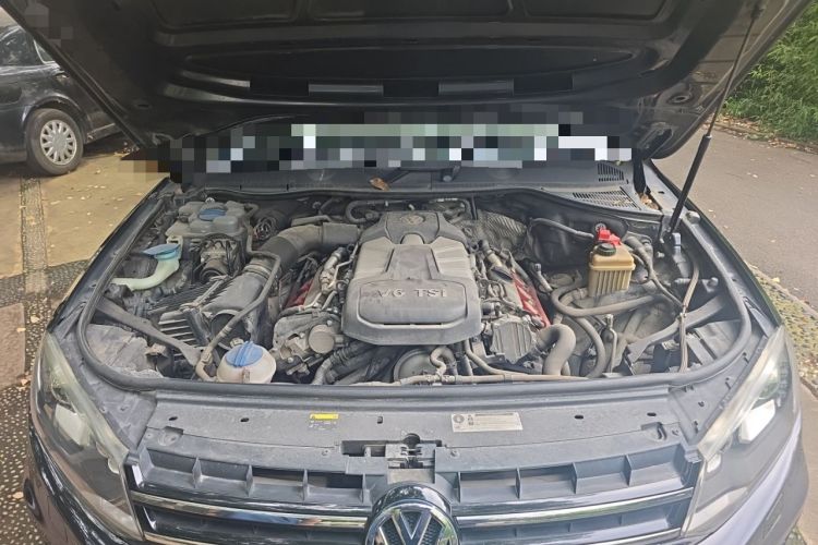 Used Volkswagen Touareg 2014 3.0 TSI New Edition Engine Bay