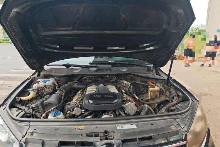 Used Volkswagen Touareg 2014 3.0 TSI New Edition Engine Bay