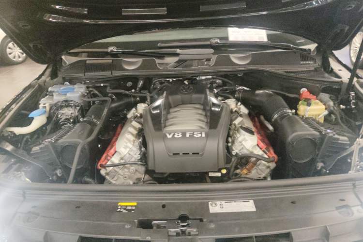 Used Volkswagen Touareg 2014 4.2L Standard Edition Engine Bay