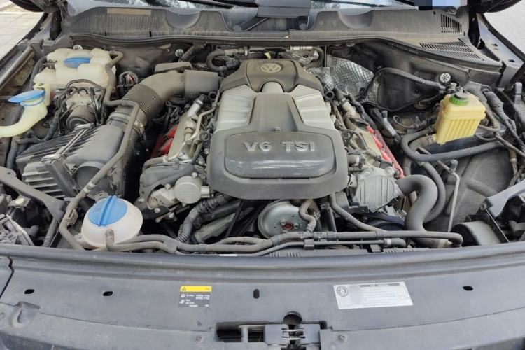 Used Volkswagen Touareg 2014 3.0 TSI Black Explorer Engine Bay