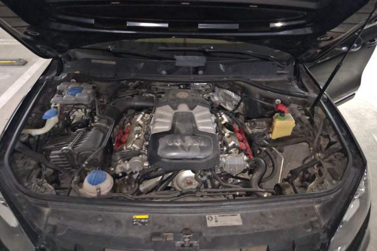 Used Volkswagen Touareg 2014 3.0 TSI New Edition Engine Bay