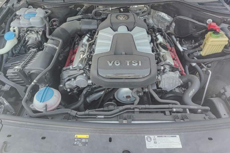Used Volkswagen Touareg  Engine Bay