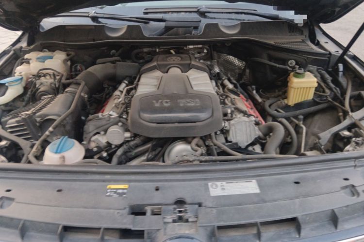 Used Volkswagen Touareg  Engine Bay