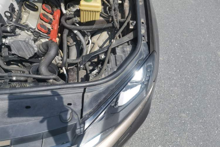 Used Volkswagen Touareg 2014 3.0 TSI New Edition Engine Bay Left