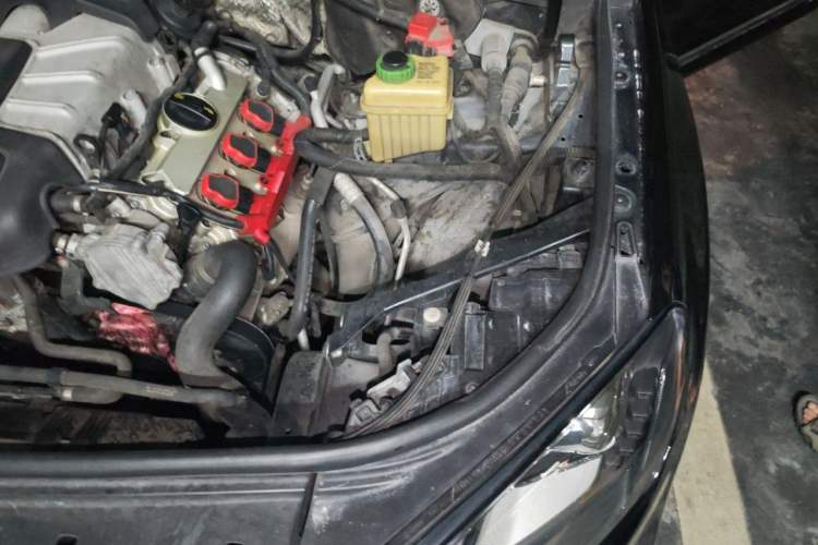 Used Volkswagen Touareg 2014 3.0 TSI New Edition Engine Bay Left