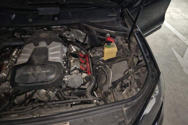 Used Volkswagen Touareg 2014 3.0 TSI New Edition Engine Bay Left