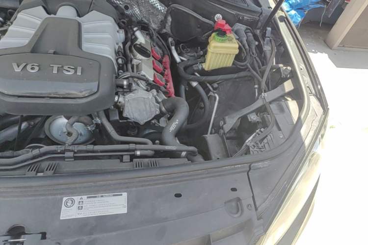 Used Volkswagen Touareg  Engine Bay Left