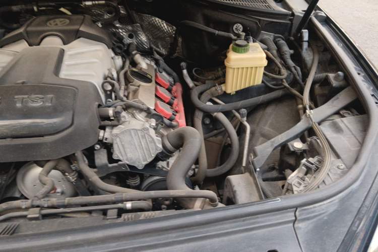 Used Volkswagen Touareg  Engine Bay Left