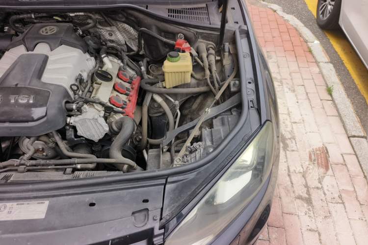Used Volkswagen Touareg 2014 3.0 TSI New Edition Engine Bay Left