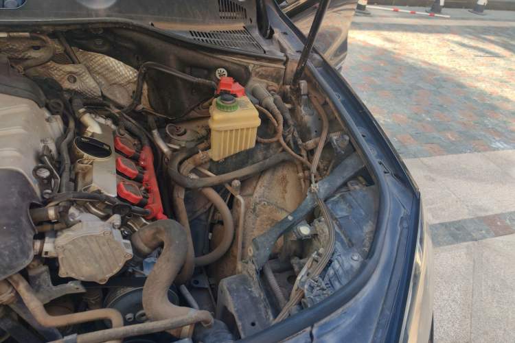 Used Volkswagen Touareg 2014 3.0 TSI New Edition Engine Bay Left