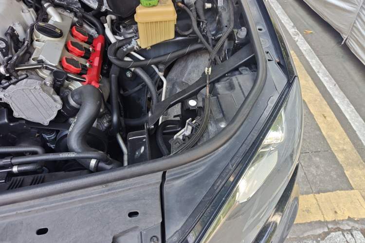 Used Volkswagen Touareg 2014 3.0 TSI New Edition Engine Bay Left
