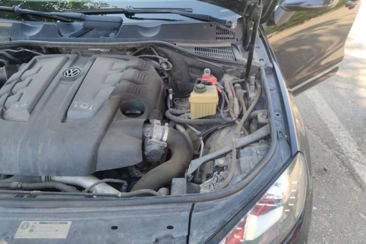 Used Volkswagen Touareg  Engine Bay Left