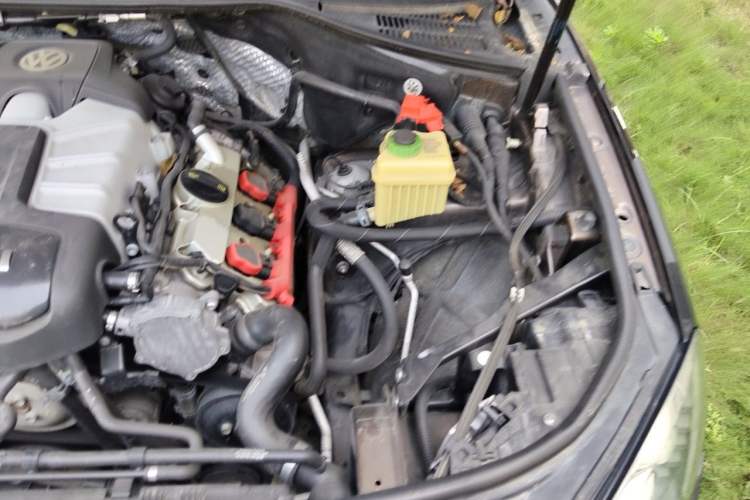 Used Volkswagen Touareg 2014 3.0 TSI New Edition Engine Bay Left