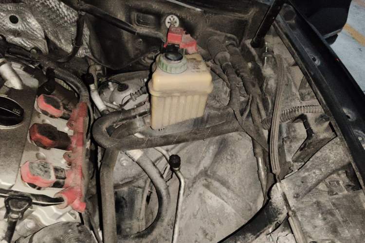 Used Volkswagen Touareg 2014 3.0 TSI New Edition Engine Bay Left