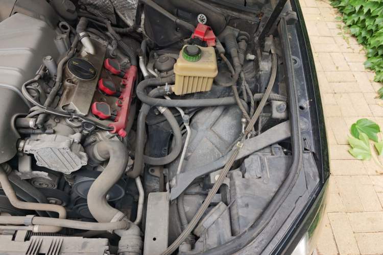 Used Volkswagen Touareg 2014 3.0 TSI New Edition Engine Bay Left