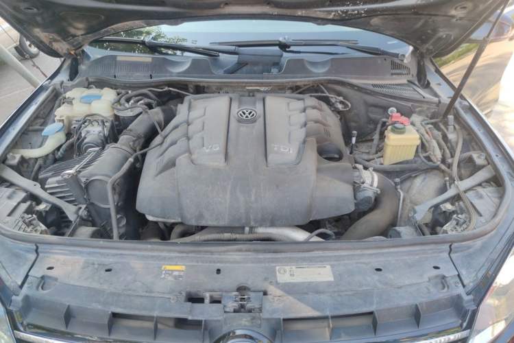 Used Volkswagen Touareg  Engine Bay