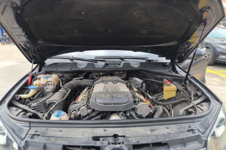 Used Volkswagen Touareg 2014 3.0 TSI New Edition Engine Bay