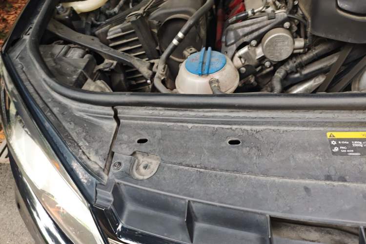 Used Volkswagen Touareg 2014 3.0 TSI New Edition Engine Bay Right