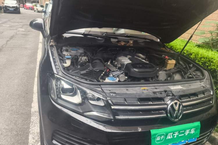 Used Volkswagen Touareg 2014 3.0 TSI New Edition Engine Bay Right
