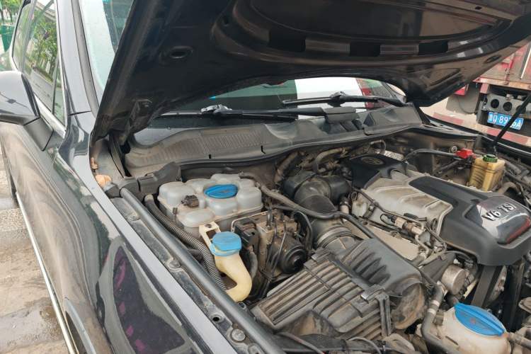 Used Volkswagen Touareg 2014 3.0 TSI New Edition Engine Bay Right