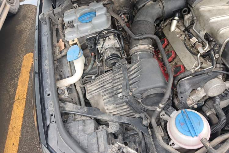 Used Volkswagen Touareg 2014 3.0 TSI New Edition Engine Bay Right