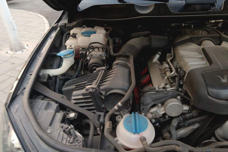 Used Volkswagen Touareg  Engine Bay Right