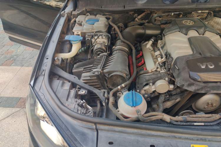 Used Volkswagen Touareg 2014 3.0 TSI New Edition Engine Bay Right
