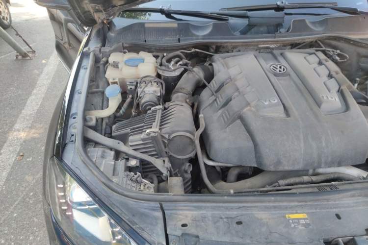 Used Volkswagen Touareg  Engine Bay Right