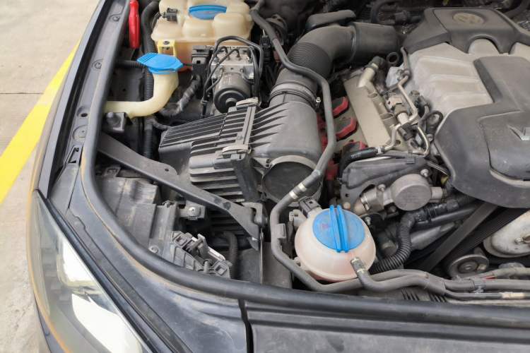 Used Volkswagen Touareg 2014 3.0 TSI New Edition Engine Bay Right