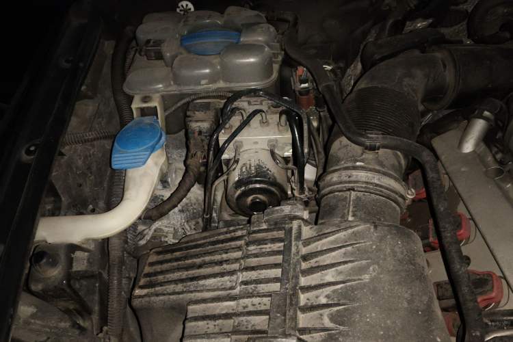 Used Volkswagen Touareg 2014 3.0 TSI New Edition Engine Bay Right