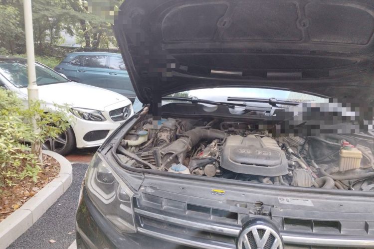 Used Volkswagen Touareg 2014 3.0 TSI New Edition Engine Bay Right