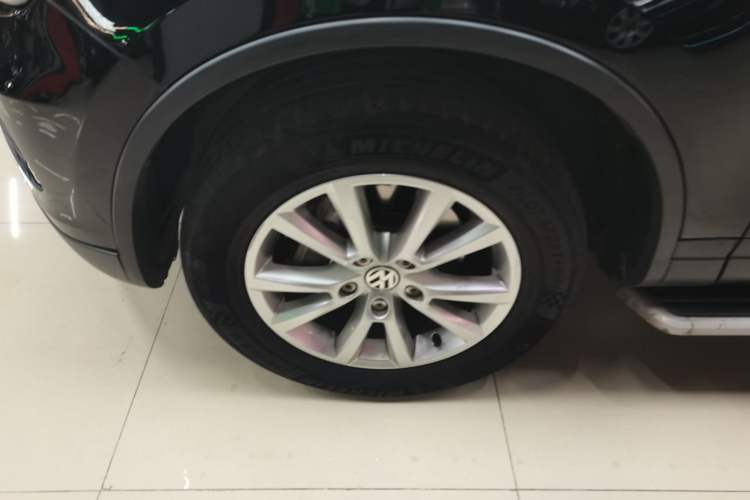 Used Volkswagen Touareg 2014 3.0 TSI New Edition Exterior 4