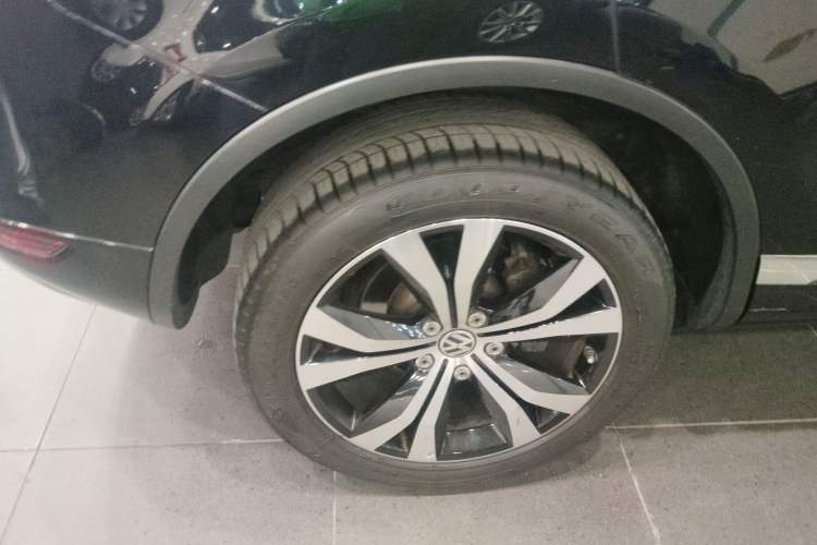 Used Volkswagen Touareg 2014 4.2L Standard Edition Exterior 8