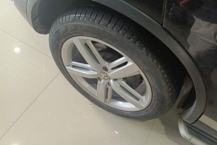 Used Volkswagen Touareg 2014 3.0 TSI New Edition Exterior 8