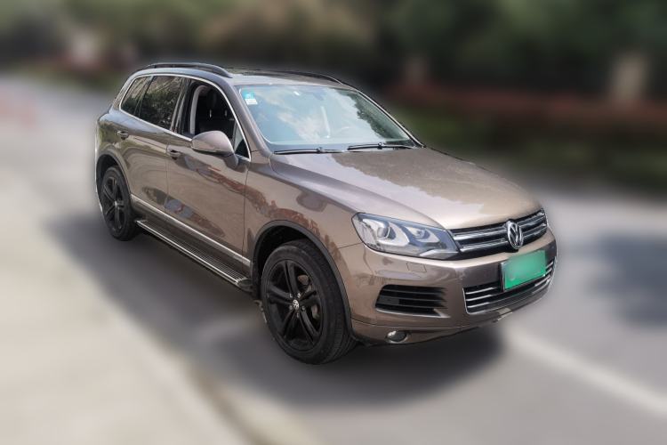 Used Volkswagen Touareg 2014 3.0 TSI New Edition Front Right 45 Deg