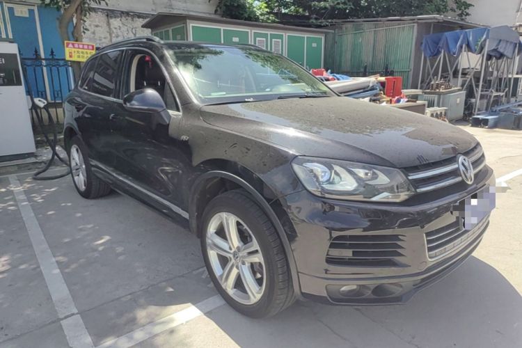 Used Volkswagen Touareg  Front Right 45 Deg