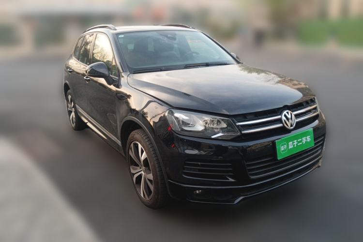 Used Volkswagen Touareg  Front Right 45 Deg