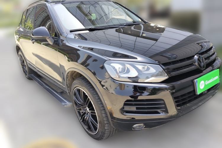 Used Volkswagen Touareg 2014 3.0 TSI New Edition Front Right 45 Deg