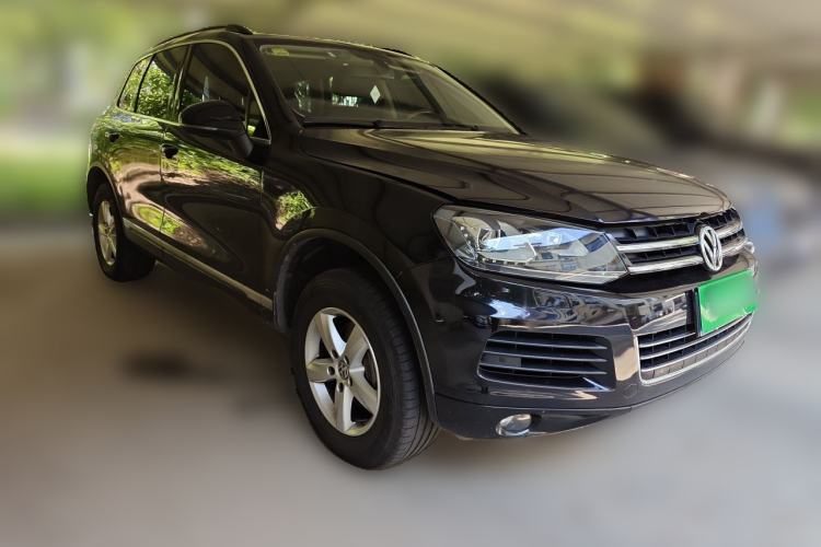 Used Volkswagen Touareg 2014 3.0 TSI New Edition Front Right 45 Deg