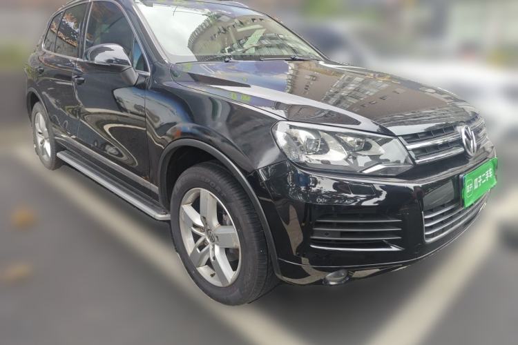 Used Volkswagen Touareg 2014 3.0 TSI Black Explorer Front Right 45 Deg