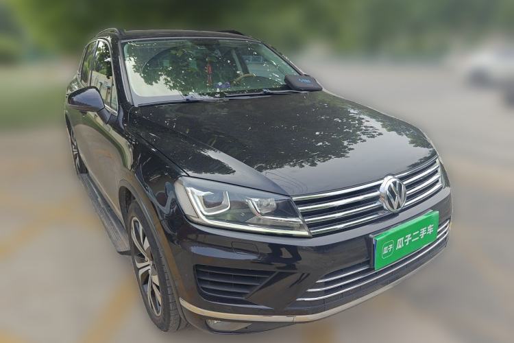 Used Volkswagen Touareg  Front Right 45 Deg