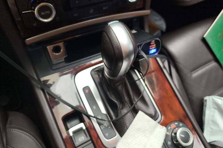 Used Volkswagen Touareg 2014 3.0 TSI New Edition Gear Lever
